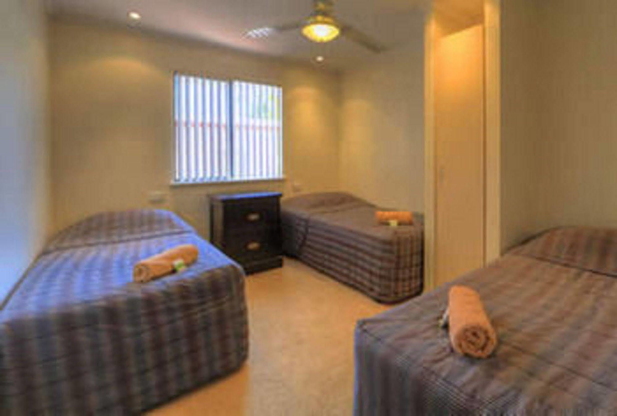 Central Caravan Park Перт Экстерьер фото