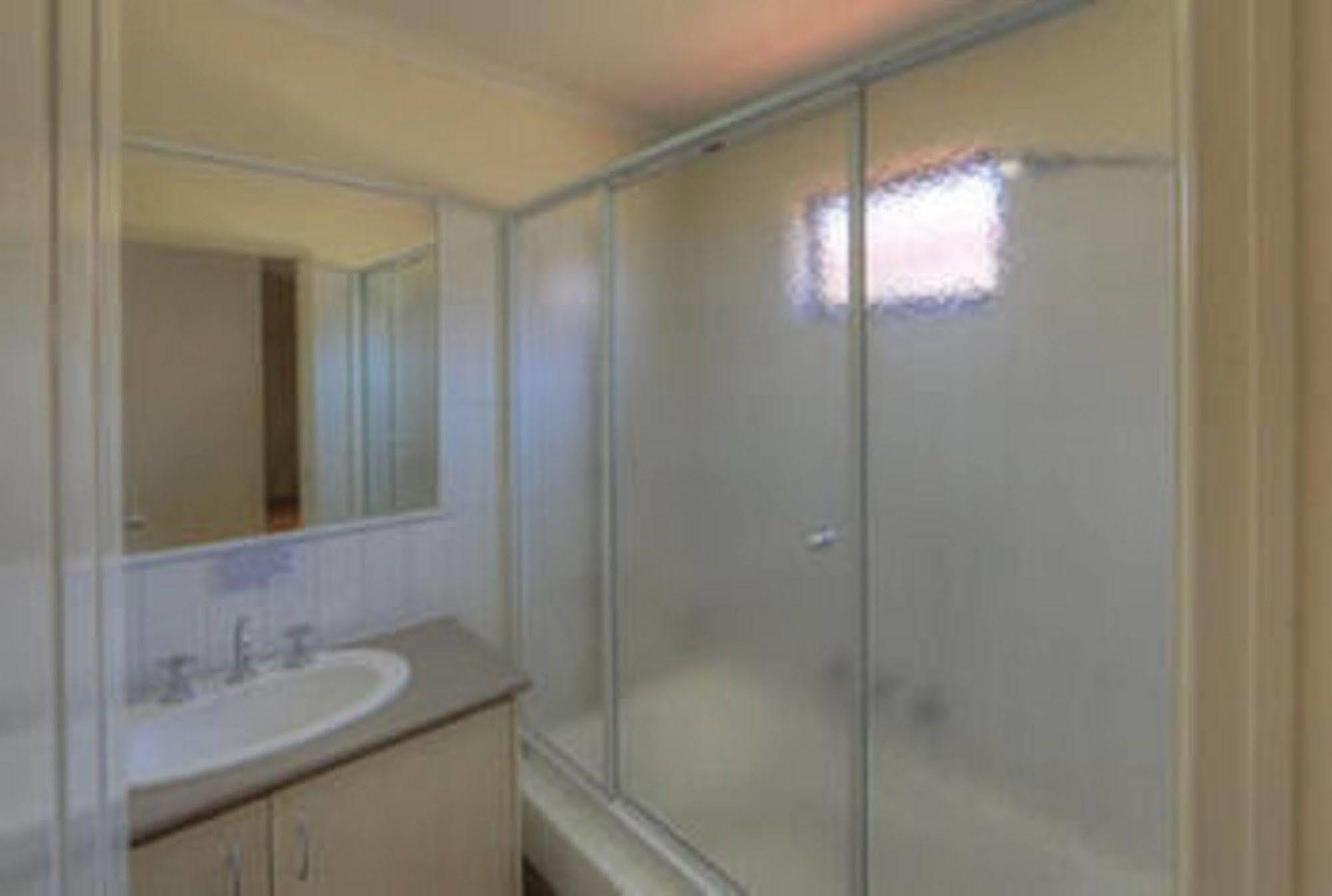 Central Caravan Park Перт Экстерьер фото